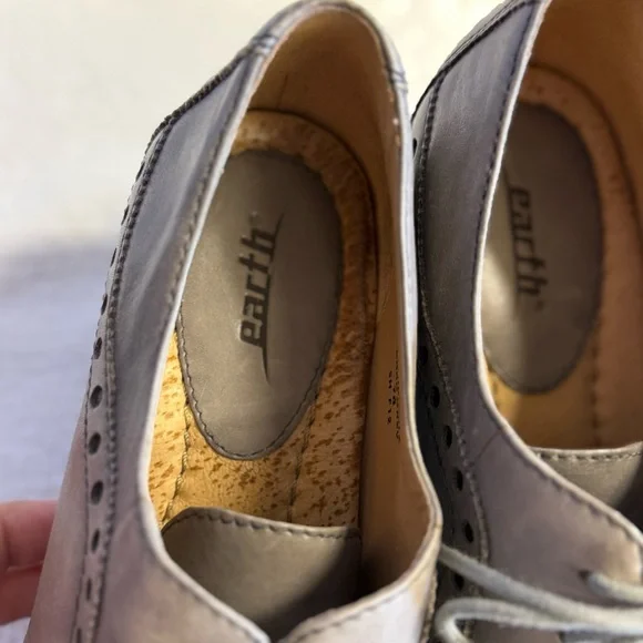 Earth Women's Gray Lace-Up Heels - Picture 5 of 7